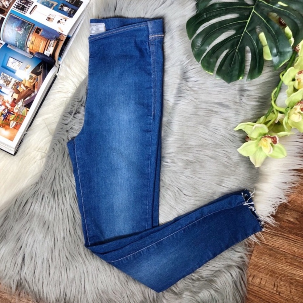 Free People Raw Hem Medium Wash Jegging Sz 25 👖💙
